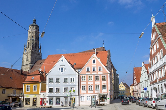 Neben den genannten Bauwerken und Gebäuden sehen Sie in Nördlingen zahlreiche weitere Gebäude aus dem Mittelalter – historische Ortschaften wie diese entführen den Besucher immer wieder in frühere Zeiten. (#08)