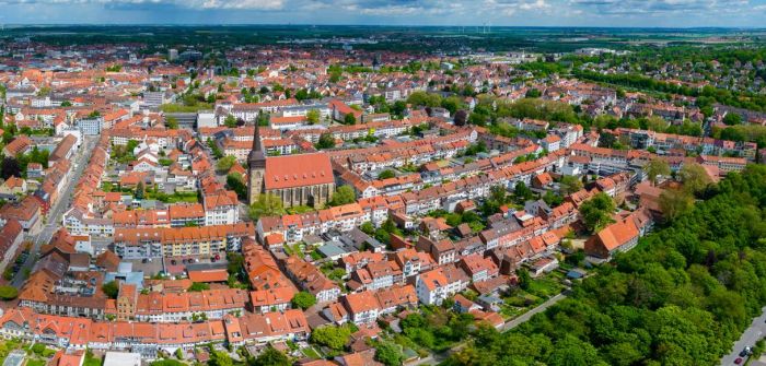 Smart City Hildesheim eröffnet im Jahr 2023 innovative Leuchtturmprojekte und ebnet den Weg für die (Foto: AdobeStock - GDMpro S.R.O 435885693)