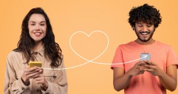 Meetic für Singles jeden Alters (Foto: AdobeStock_390493222 AntonioDiaz)