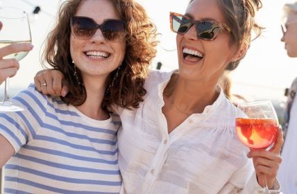 Weinfest Gau-Odernheim bietet regionalen Wein, Livemusik und abwechslungsreiches (Foto: AdobeStock - gpointstudio - 519167826)