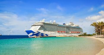Princess Cruises bestellt drei neue Voyager Class-Schiffe bei (Foto: AdobeStock - NAN - 300398351)